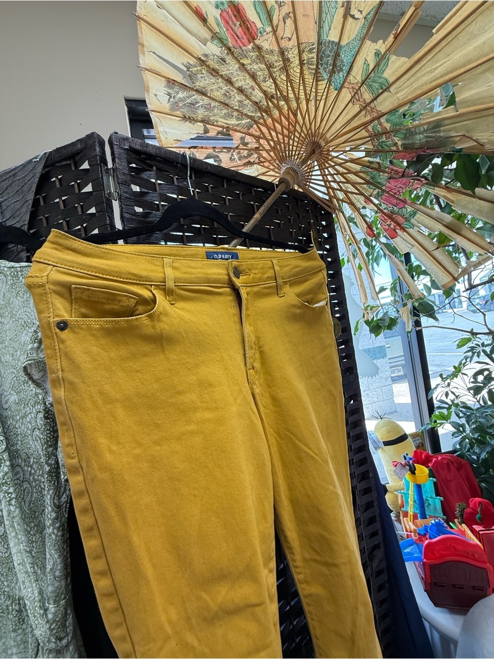 Old Navy Women’s Mustard Skinny Jeans - Picture 4 of 9